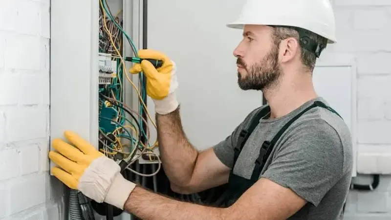 What Calling an Emergency Electrician Actually Involves From Start to End