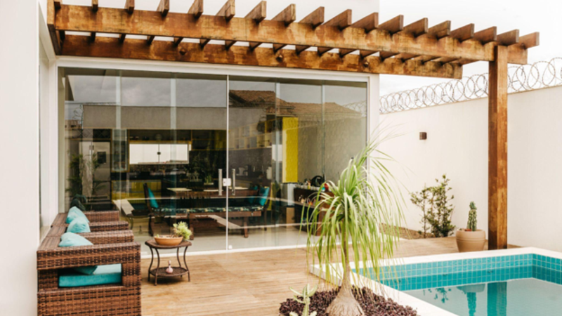 How Are Melbourne Homeowners Designing Modern Outdoor Living Spaces?
